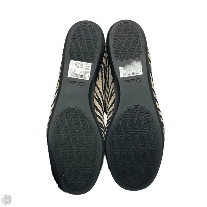 Shoes Flats By Clarks In Animal Print, Size: 8.5