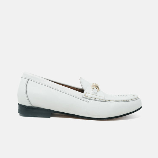 ALBA horsebit loafer mujer blanco herraje dorado vista frontal hecho México