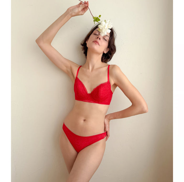 Amary Thong | Red