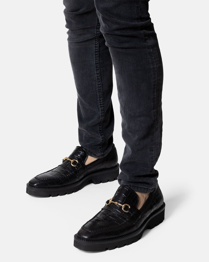 BATAN mocasín loafer negro piel tipo cocodrilo vista lateral suela ligera