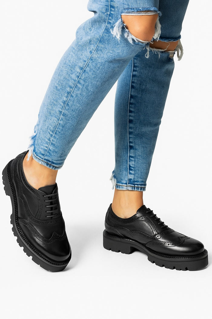 BERZA zapato oxford brogue negro vista superior detalle brogue