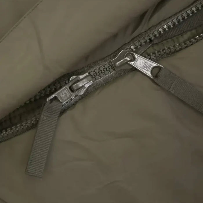 Detailed view of the Carinthia Defence 4 Sleeping Bag Olive Green dual-zipper system, ensuring easy access and ventilation control for outdoor use.  from  John Bull Clothing