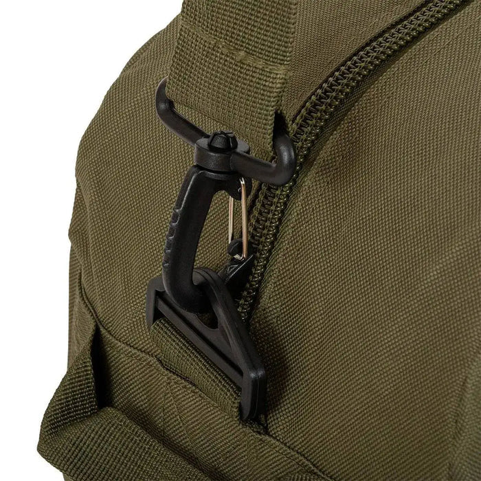 Close-up of Highlander Cargo 45L Holdall Bag's sturdy plastic clip and reinforced stitching, ensuring durability and secure fastening.  from  John Bull Clothing