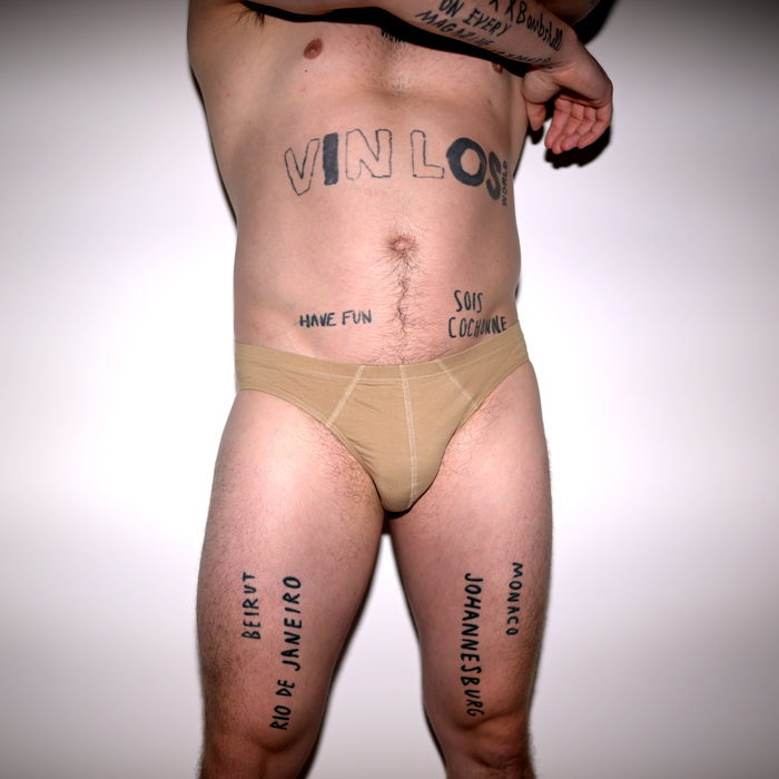 MICRO BRIEF IN SAND