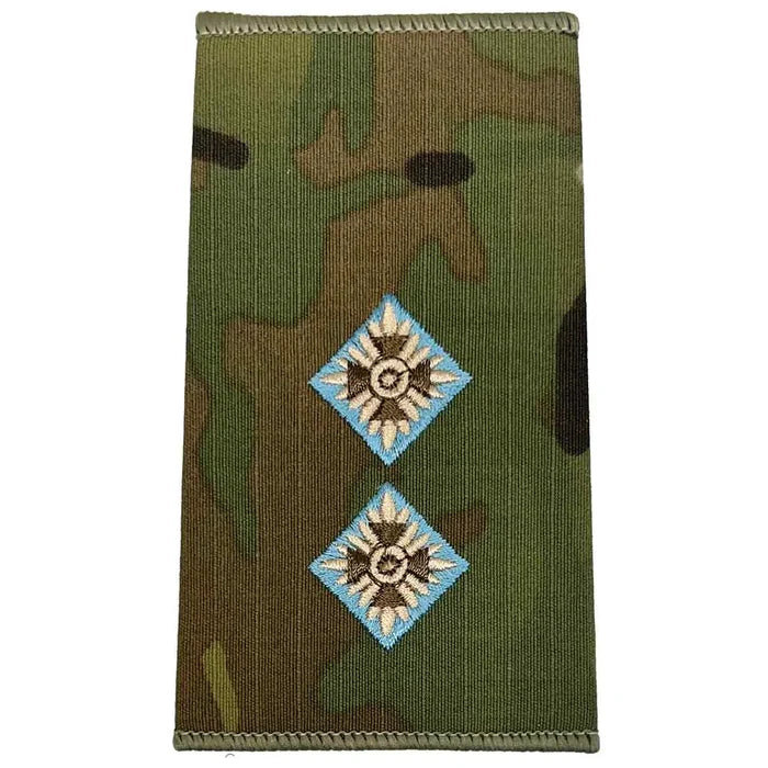 Parachute Regiment Officer Multicam Rank Slide showing two pip insignias, embroidered on a green camouflage Cordura background. LT from  John Bull Clothing