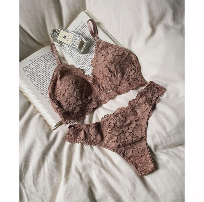 Peony Thong | Moca