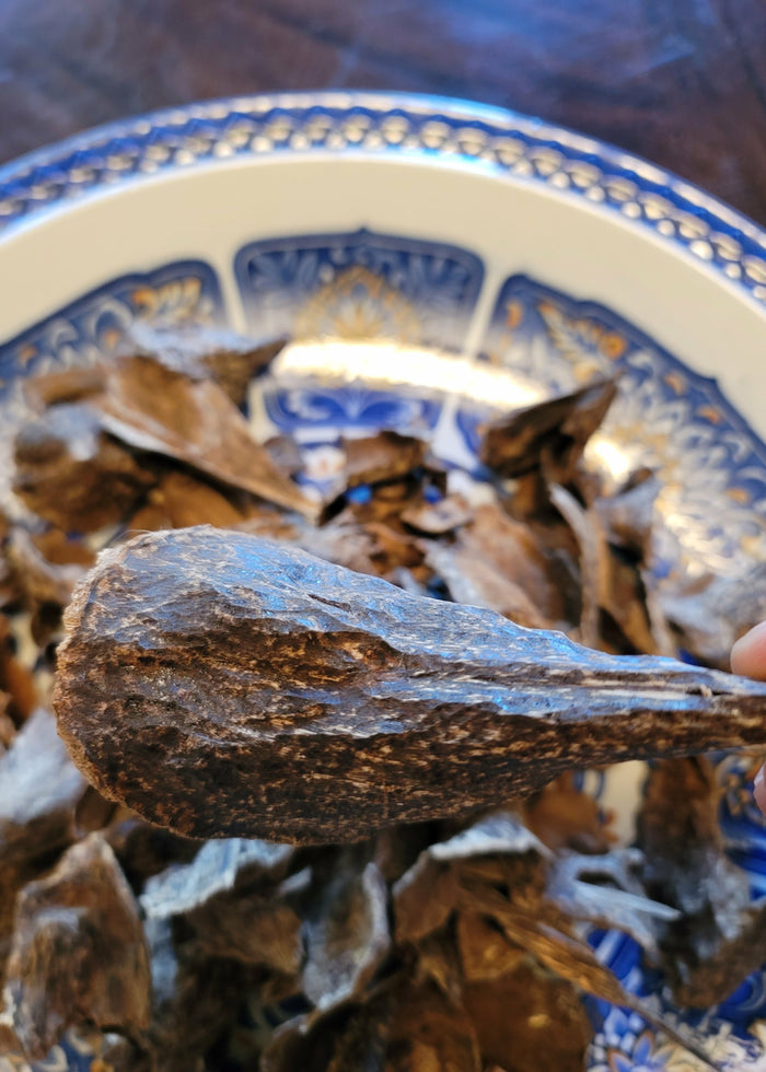 Vietnamese 100% pure natural, super king AAA+ agarwood - theperfumist
