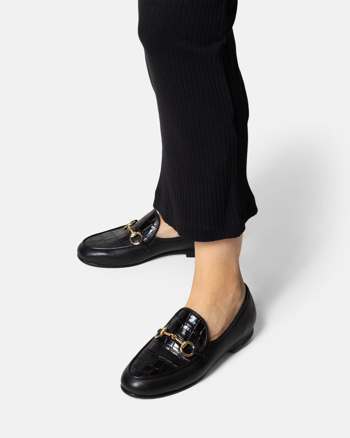 VIGIA mocasín mujer negro vista lateral piel premium porte ejecutivo